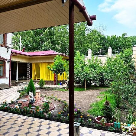 Sultan Saray Hostel Ош Екстериор снимка